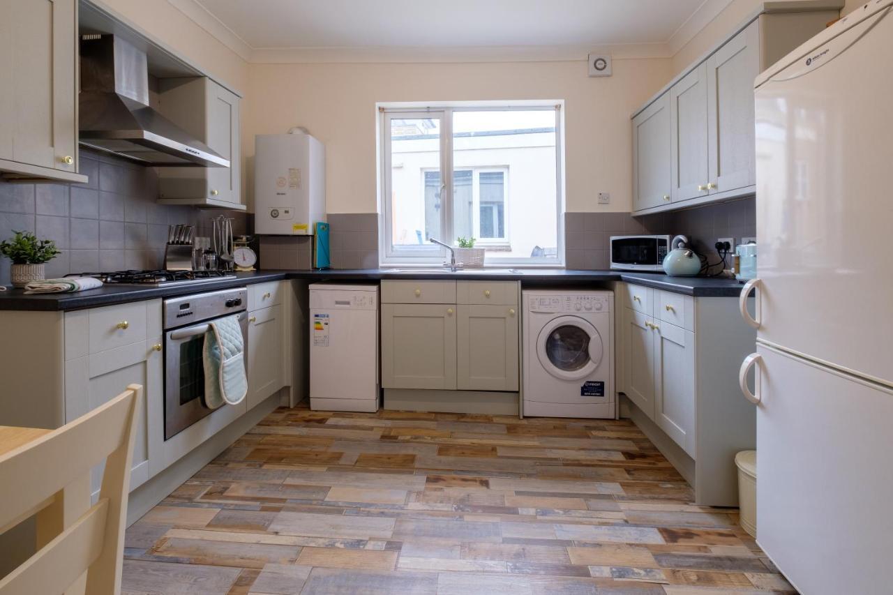 רייד Luxury Living, Stylish Modern Apartment In The Heart Of Ryde מראה חיצוני תמונה