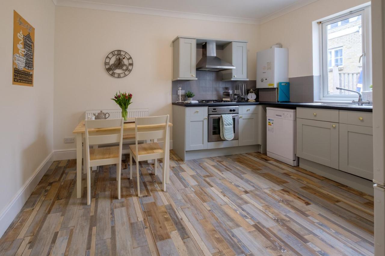 רייד Luxury Living, Stylish Modern Apartment In The Heart Of Ryde מראה חיצוני תמונה