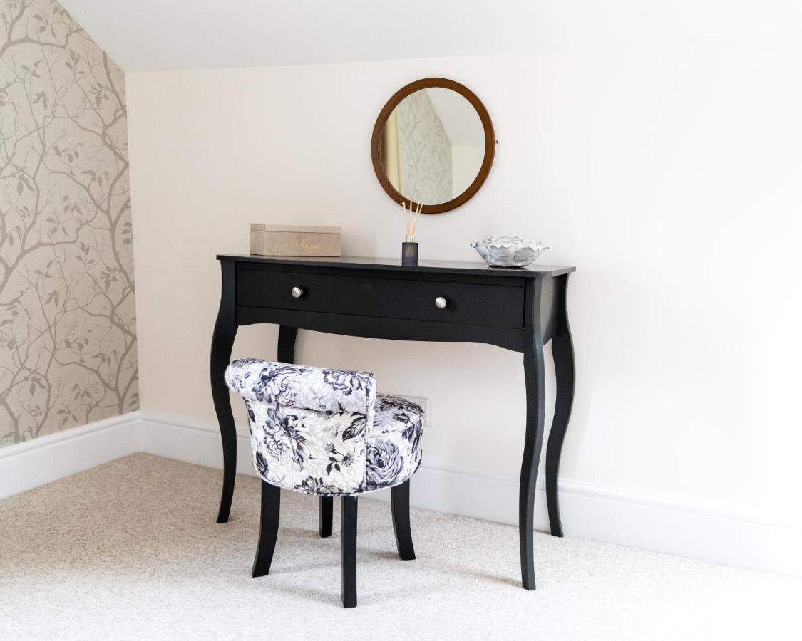רייד Luxury Living, Stylish Modern Apartment In The Heart Of Ryde מראה חיצוני תמונה