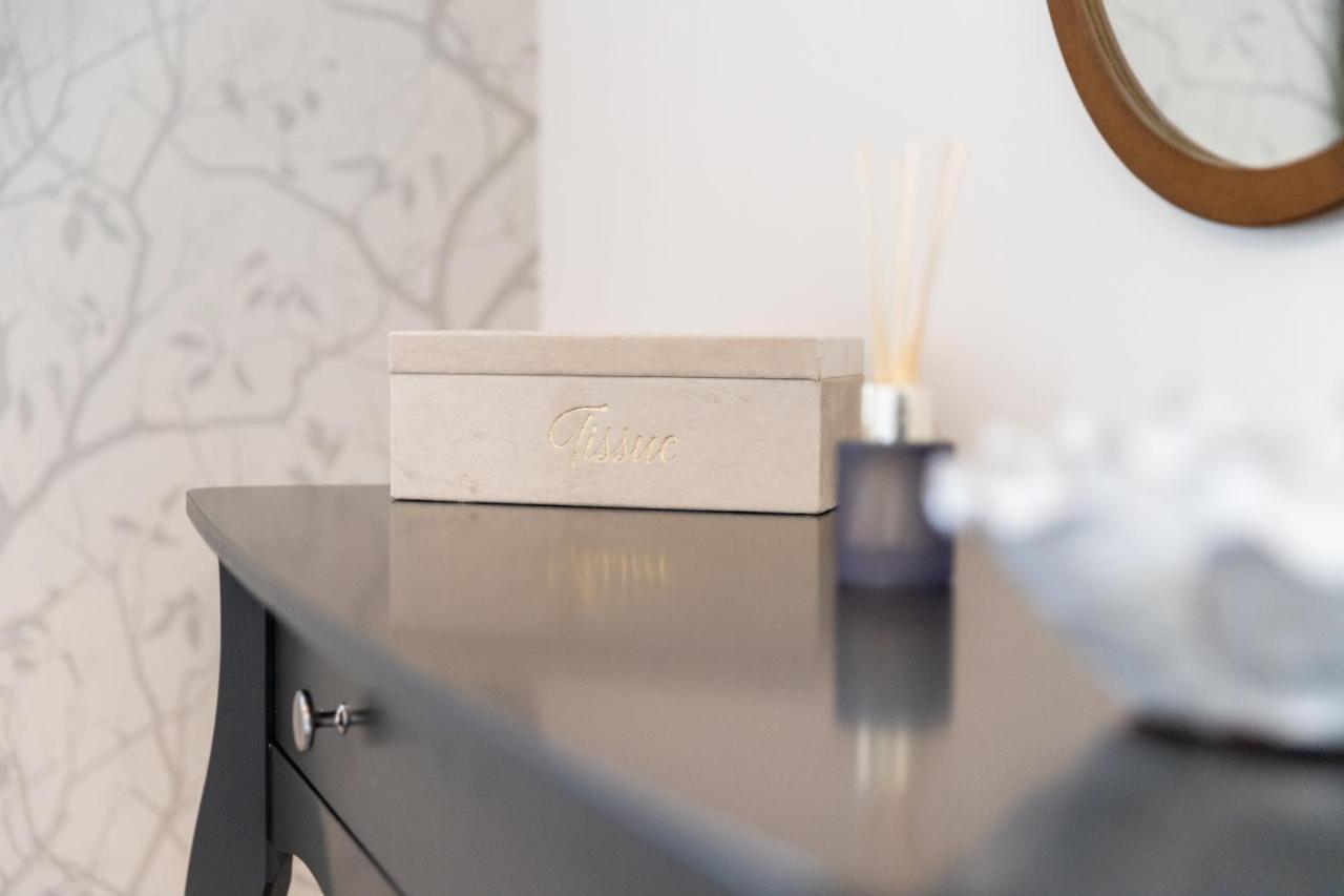 רייד Luxury Living, Stylish Modern Apartment In The Heart Of Ryde מראה חיצוני תמונה