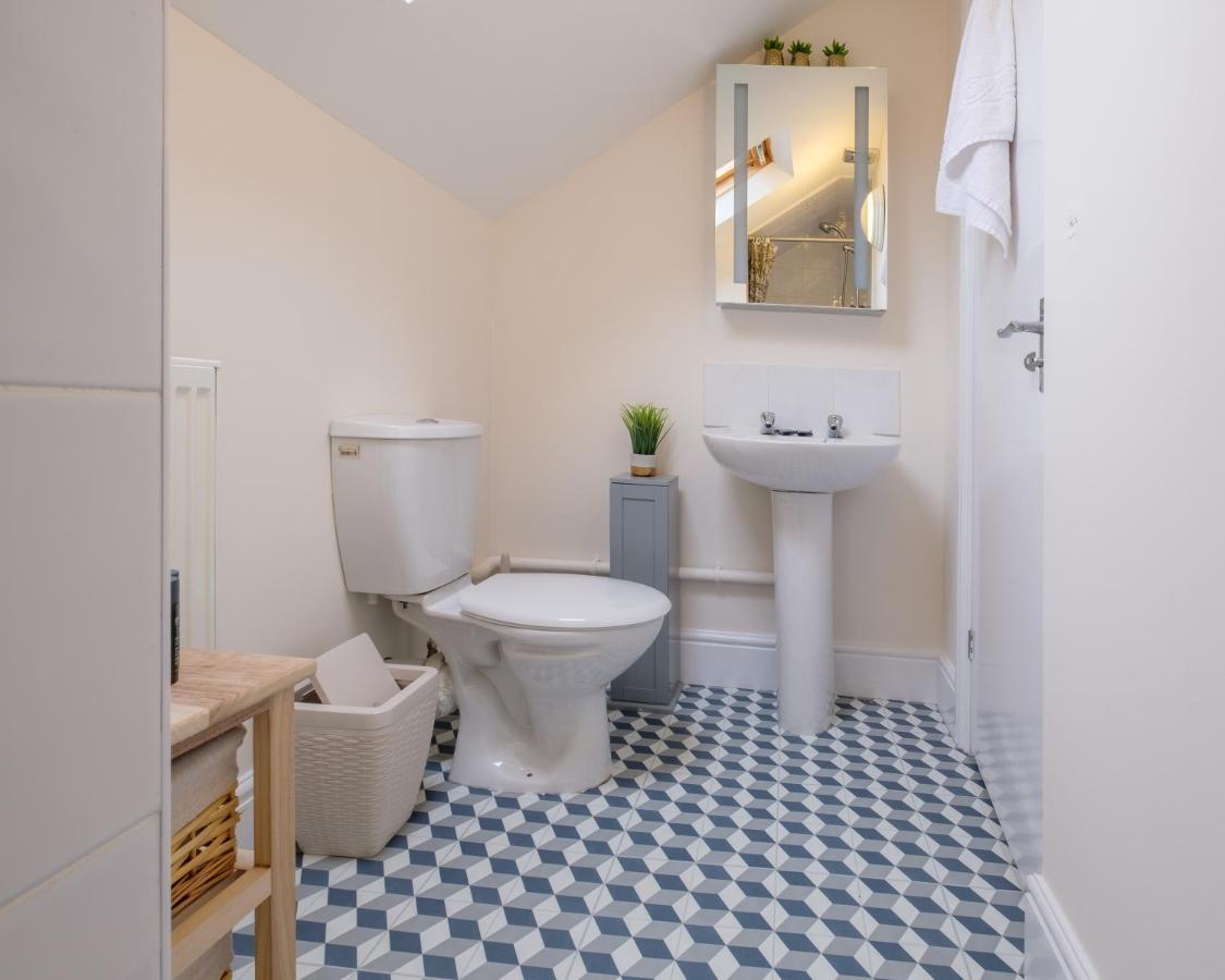 רייד Luxury Living, Stylish Modern Apartment In The Heart Of Ryde מראה חיצוני תמונה