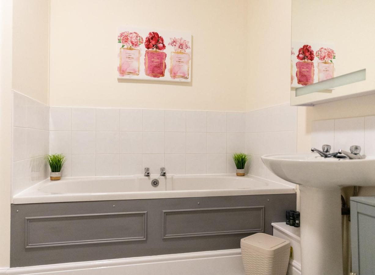 רייד Luxury Living, Stylish Modern Apartment In The Heart Of Ryde מראה חיצוני תמונה