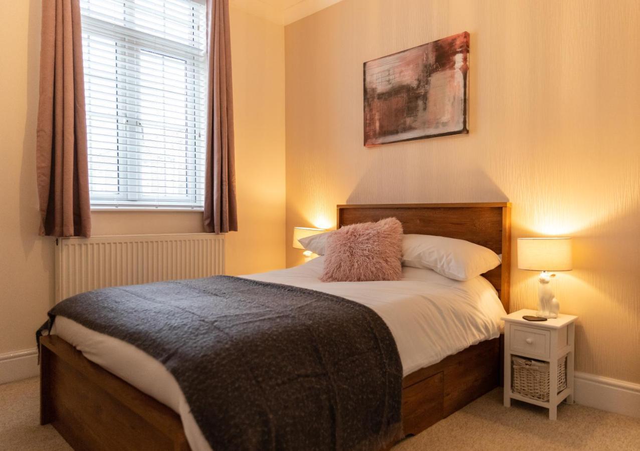 רייד Luxury Living, Stylish Modern Apartment In The Heart Of Ryde מראה חיצוני תמונה
